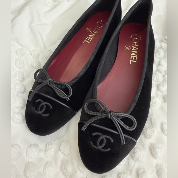 CHANEL HOLIDAY VELVET BALLET FLATS BLACK 38 BNIB - Picture 3 of 10